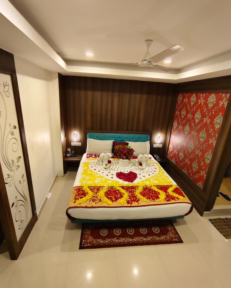 Flower-Bed Setup, Room 209